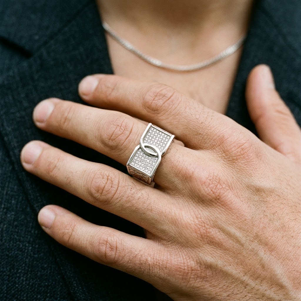 Interlocked Loop Pavé Ring